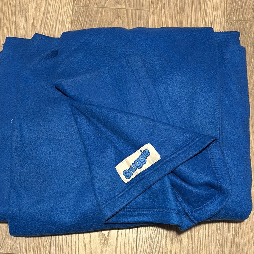 SNUGGIE fleece blanket with sleeves